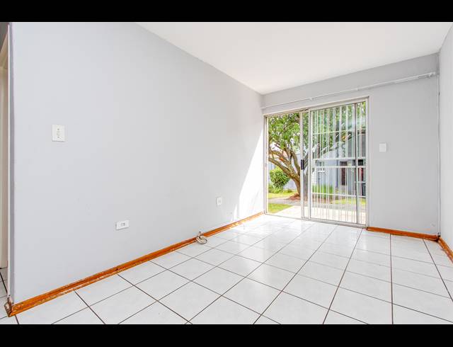 1 BEDROOM APARTMENT TO LET IN RADIOKOP